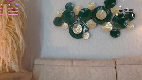 Lara online show from March 29, 7:15 pm