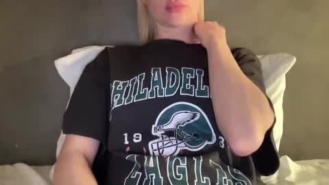 Lara Neon online show from February 24, 6:04 pm