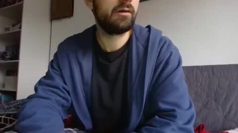 laraaan online show from December 12, 1:17 pm