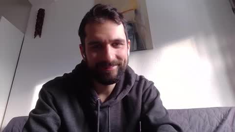 laraaan online show from January 10, 1:38 pm