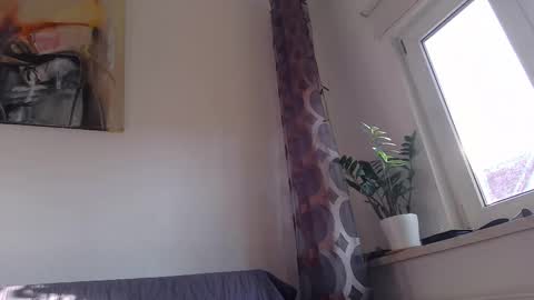 laraaan online show from January 18, 12:14 pm