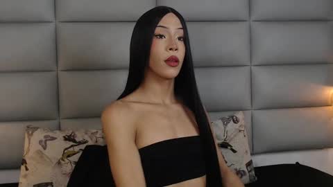 Snapshot of larademon chatting on February 28, 8:39 pm lara online show from February 28, 8:39 pm
