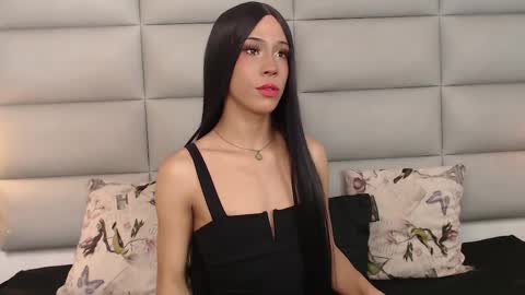Snapshot of larademon chatting on March 10, 8:12 pm lara online show from March 10, 8:12 pm