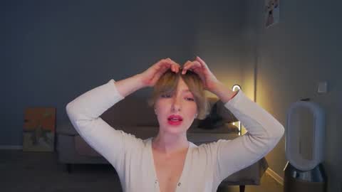 Snapshot of larakanes chatting on January 31, 8:11 am LaraKanes online show from January 31, 8:11 am