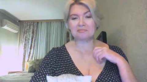 Snapshot of laramrs chatting on October 15, 4:41 pm laramrs online show from October 15, 4:41 pm