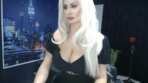 Snapshot of laras_moans chatting on February 1, 8:50 am laras_moans online show from February 1, 8:50 am