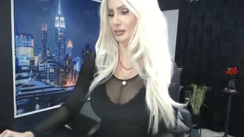 Snapshot of laras_moans chatting on February 2, 8:34 am laras_moans online show from February 2, 8:34 am