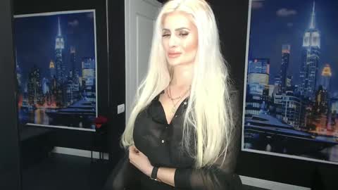 Snapshot of laras_moans chatting on February 23, 9:33 am laras_moans online show from February 23, 9:33 am