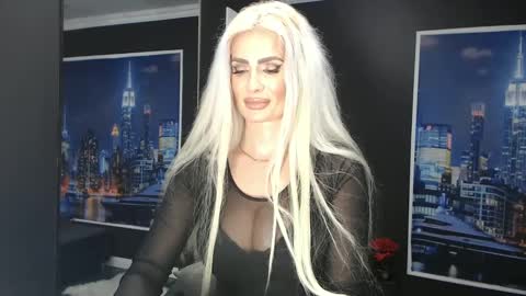 Snapshot of laras_moans chatting on February 26, 12:16 pm laras_moans online show from February 26, 12:16 pm