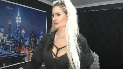 Snapshot of laras_moans chatting on December 28, 12:56 pm laras_moans online show from December 28, 12:56 pm