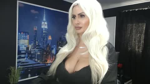 Snapshot of laras_moans chatting on January 11, 11:12 am laras_moans online show from January 11, 11:12 am