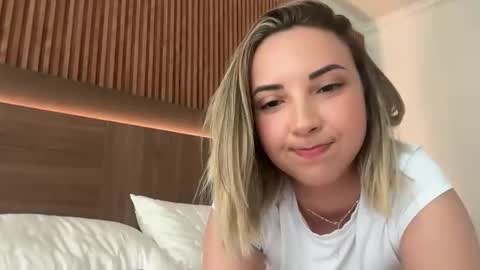 Lara online show from April 13, 7:07 pm