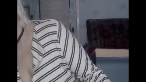 larisaq4ugo24 online show from February 12, 9:35 am