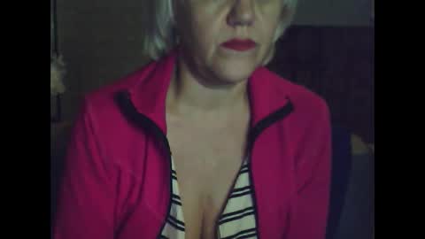 Snapshot of larisaq4ugo24 chatting on October 18, 7:29 pm larisaq4ugo24 online show from October 18, 7:29 pm