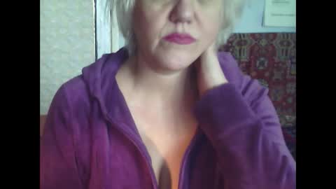 Snapshot of larisaq4ugo24 chatting on February 25, 9:31 am larisaq4ugo24 online show from February 25, 9:31 am