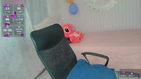 Snapshot of larissalove_doll chatting on October 19, 9:41 pm Larissas online show from October 19, 9:41 pm