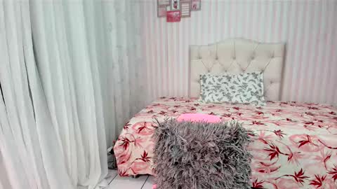 Snapshot of larissalove_doll chatting on March 12, 8:09 pm Larissas online show from March 12, 8:09 pm