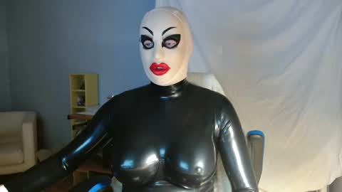 Snapshot of latex_doll_iris chatting on February 25, 9:48 pm Latex Doll Iris online show from February 25, 9:48 pm