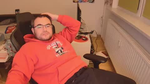 latexboy893 online show from December 16, 12:18 am