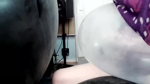 latexchris77 online show from March 17, 7:35 am