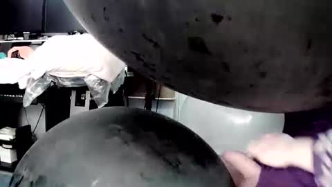 latexchris77 online show from March 31, 7:09 am