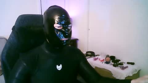 latexminheadroom online show from February 6, 6:50 am