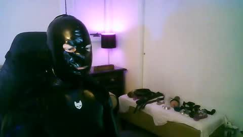 Snapshot of latexminheadroom chatting on October 18, 3:00 am latexminheadroom online show from October 18, 3:00 am