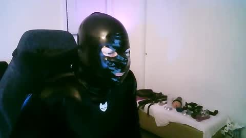 Snapshot of latexminheadroom chatting on October 8, 2:30 am latexminheadroom online show from October 8, 2:30 am