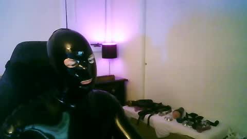 Snapshot of latexminheadroom chatting on September 24, 2:07 am latexminheadroom online show from September 24, 2:07 am