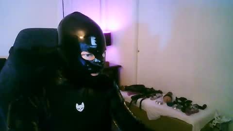 Snapshot of latexminheadroom chatting on October 5, 11:56 pm latexminheadroom online show from October 5, 11:56 pm
