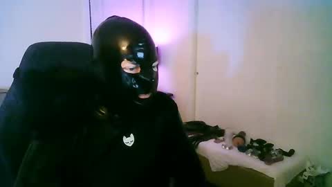 Snapshot of latexminheadroom chatting on October 16, 2:55 am latexminheadroom online show from October 16, 2:55 am