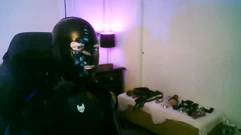 Snapshot of latexminheadroom chatting on October 17, 2:59 am latexminheadroom online show from October 17, 2:59 am