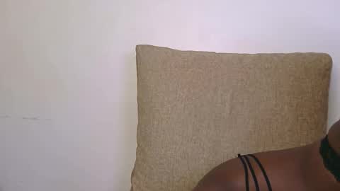 latiffaah_xx online show from February 21, 12:30 pm