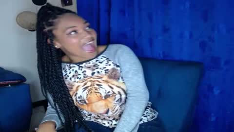 Snapshot of latin_rihanna_j chatting on January 21, 12:36 am karen online show from January 21, 12:36 am