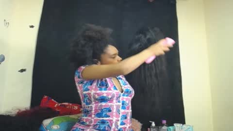 Snapshot of latin_rihanna_j chatting on February 23, 1:24 am karen online show from February 23, 1:24 am