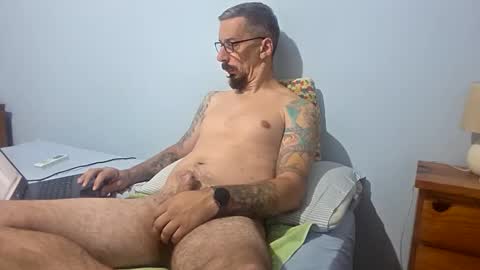 latinheat95 online show from February 21, 9:45 am