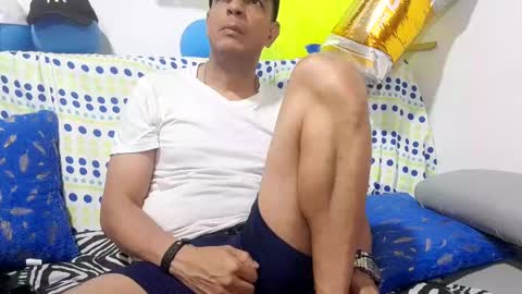 Snapshot of latinmartin254 chatting on October 8, 1:35 am latinmartin254 online show from October 8, 1:35 am