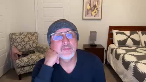 QS - INDEPENDENT MODEL online show from October 18, 5:55 am