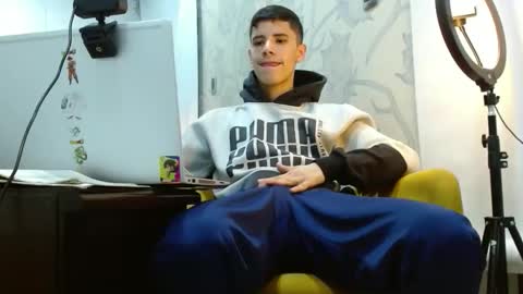 Snapshot of latinoproduction chatting on October 27, 11:05 pm latinoproduction online show from October 27, 11:05 pm