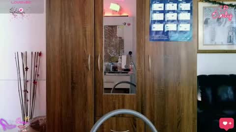 laujgray online show from January 18, 4:49 pm