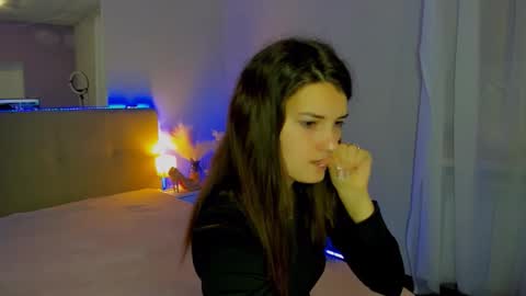 Laura online show from November 25, 6:12 am