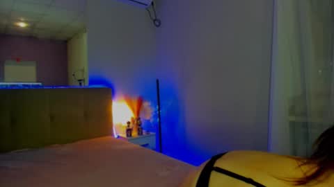 Laura online show from November 12, 6:49 am