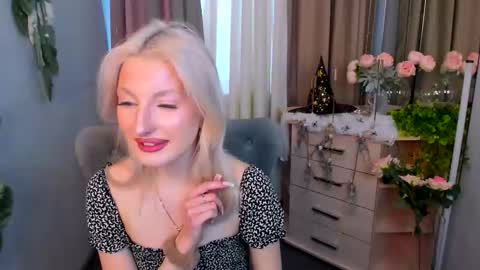 Laura online show from October 21, 1:16 pm