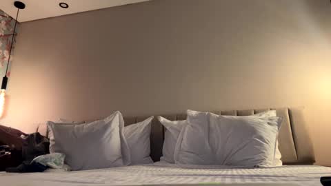 laura online show from March 18, 7:25 am