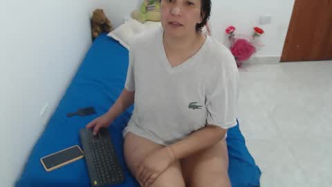 laura_foxx2379 online show from November 13, 2:25 am