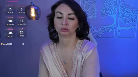 laura Hale online show from December 12, 9:19 am