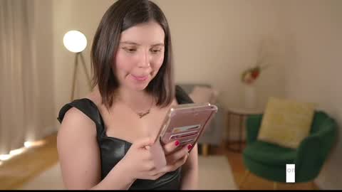 Laura Lee. online show from January 30, 5:52 am