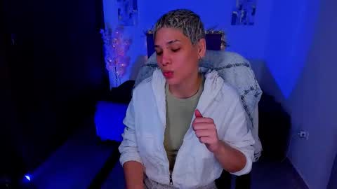 Laura Rose online show from October 9, 2:11 pm
