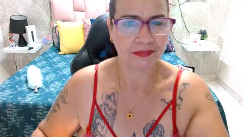 Snapshot of laura_riley chatting on December 27, 2:54 pm Laura online show from December 27, 2:54 pm