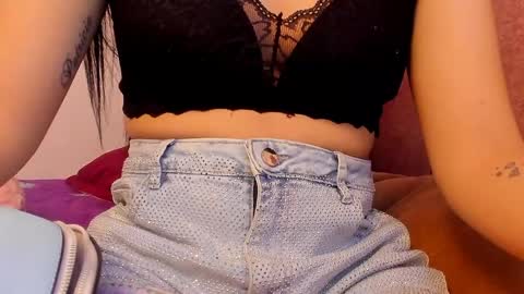 LAURA SOE online show from April 5, 12:18 am